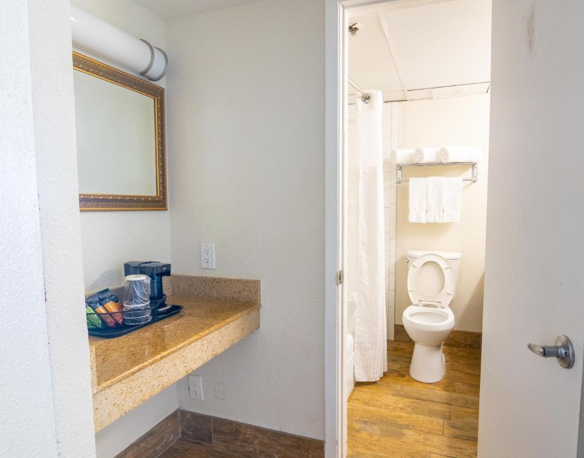 Hotel Emerald 3*