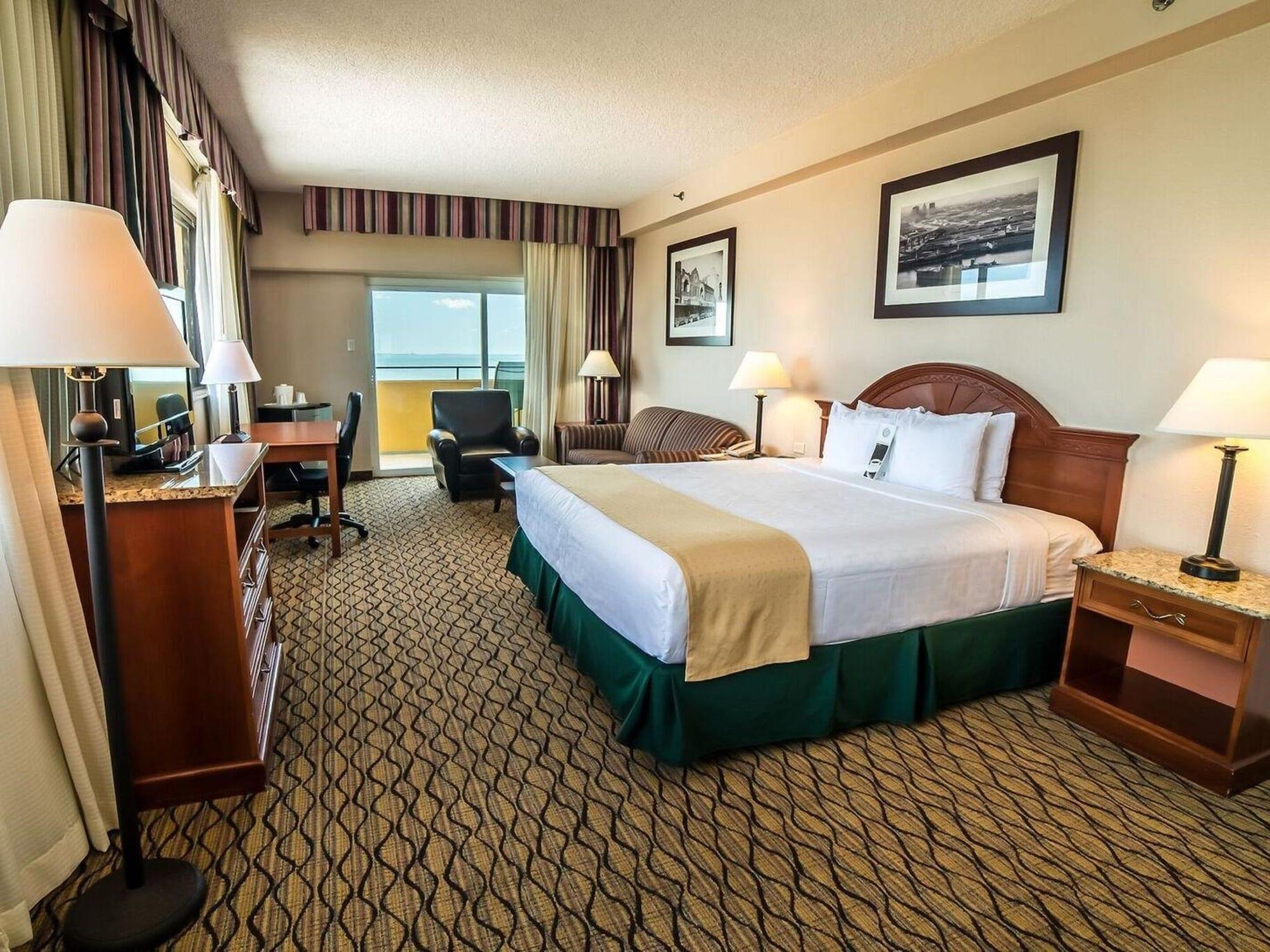 Hotel Emerald 3*
